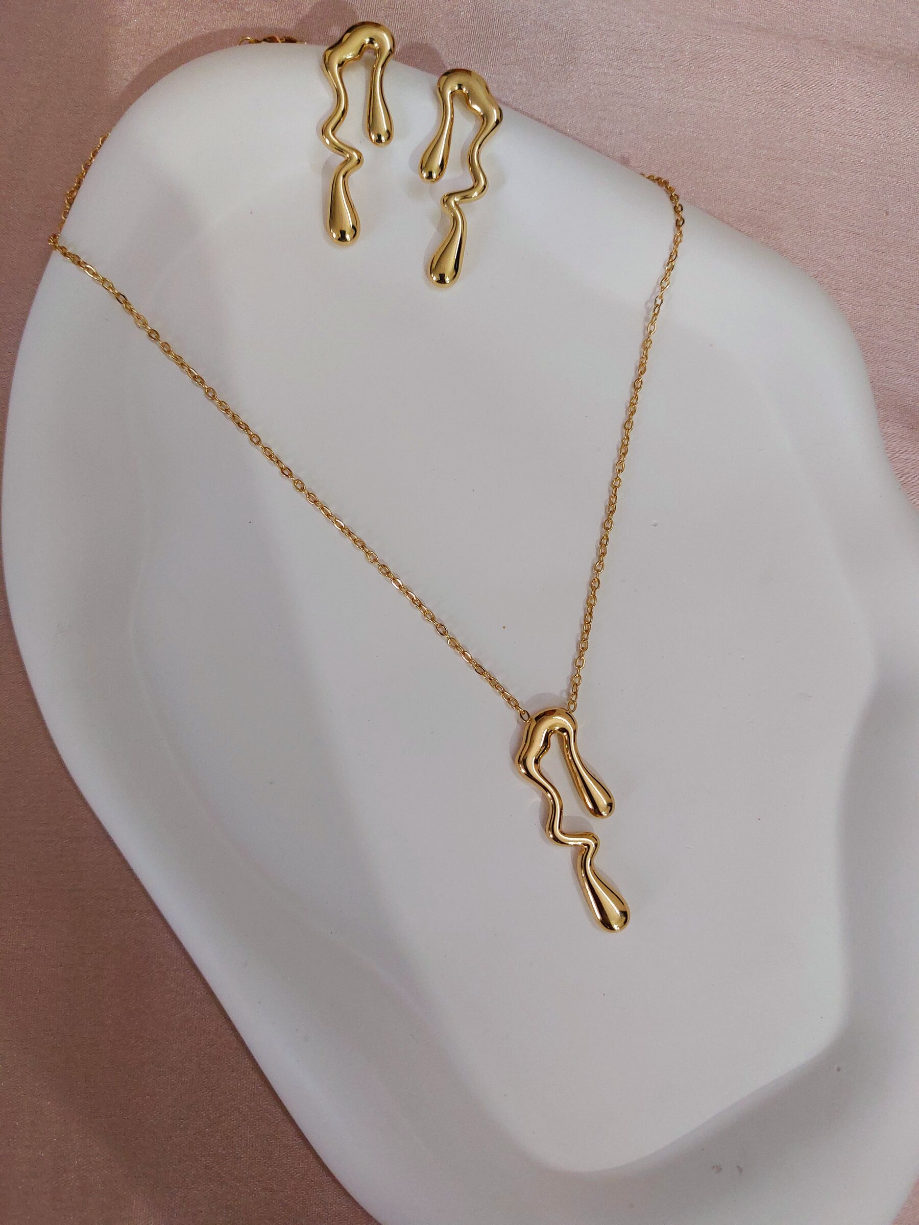 Aariza Korean Anti Tarnish Gold Plated Daily Wear Waterproof Necklace Set