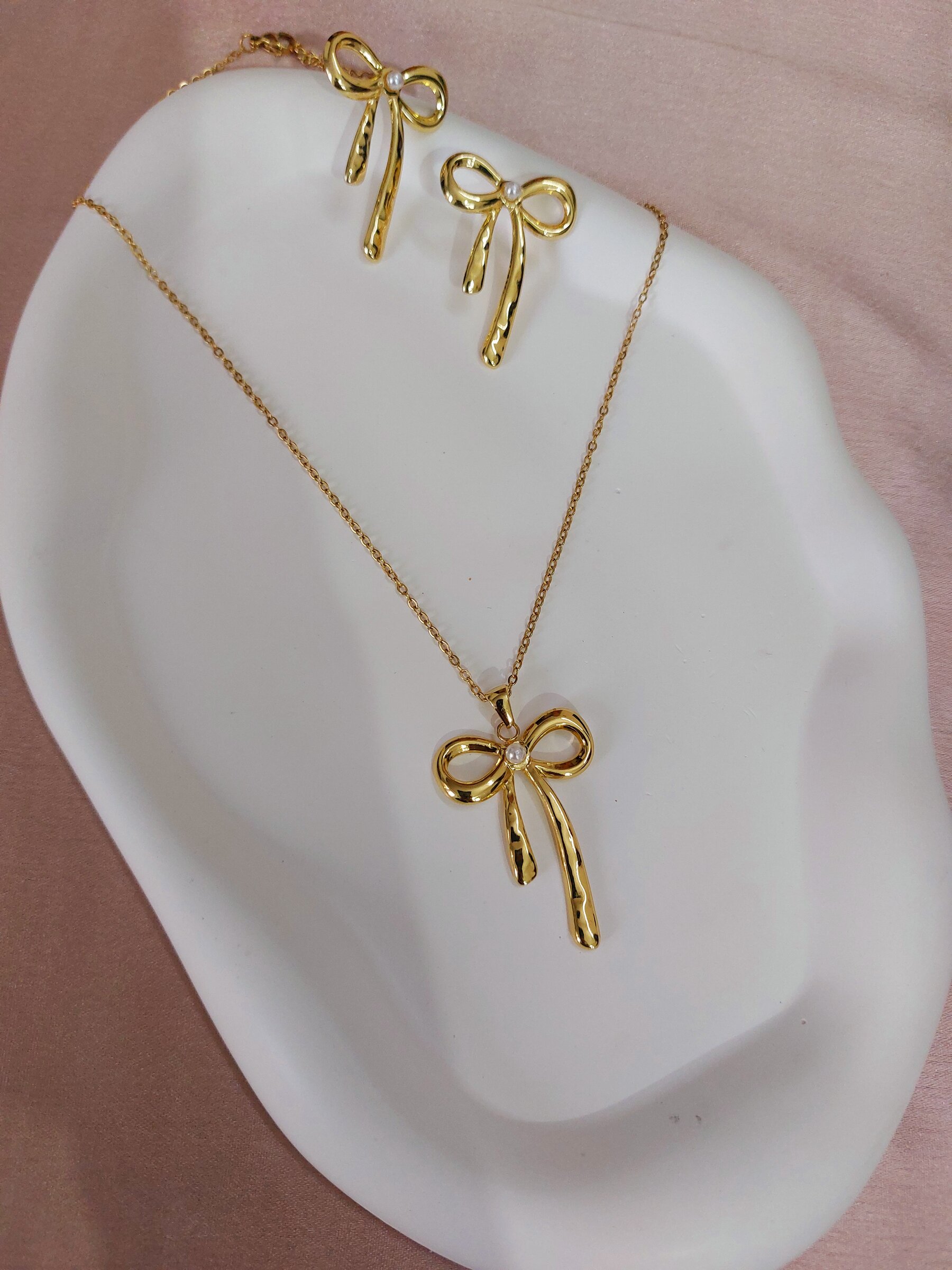 Aashna Bow Shaped Korean Anti Tarnish Gold Plated Daily Wear Waterproof Necklace Set