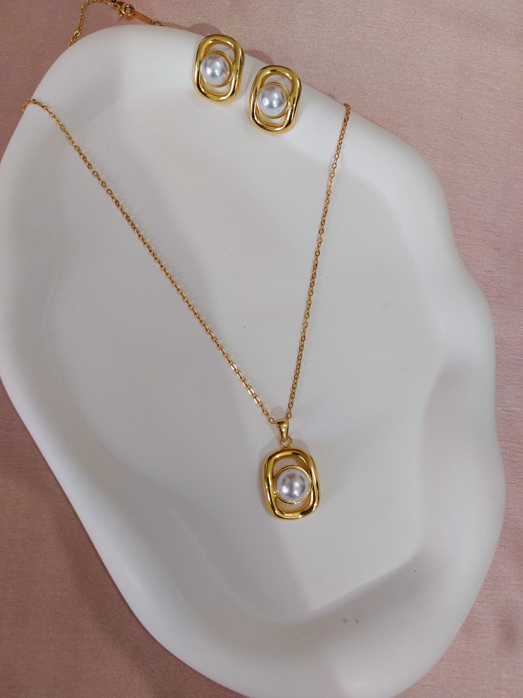 Adya Rectangular Pearl Shaped Korean Anti Tarnish Gold Plated Daily Wear Waterproof Necklace Set
