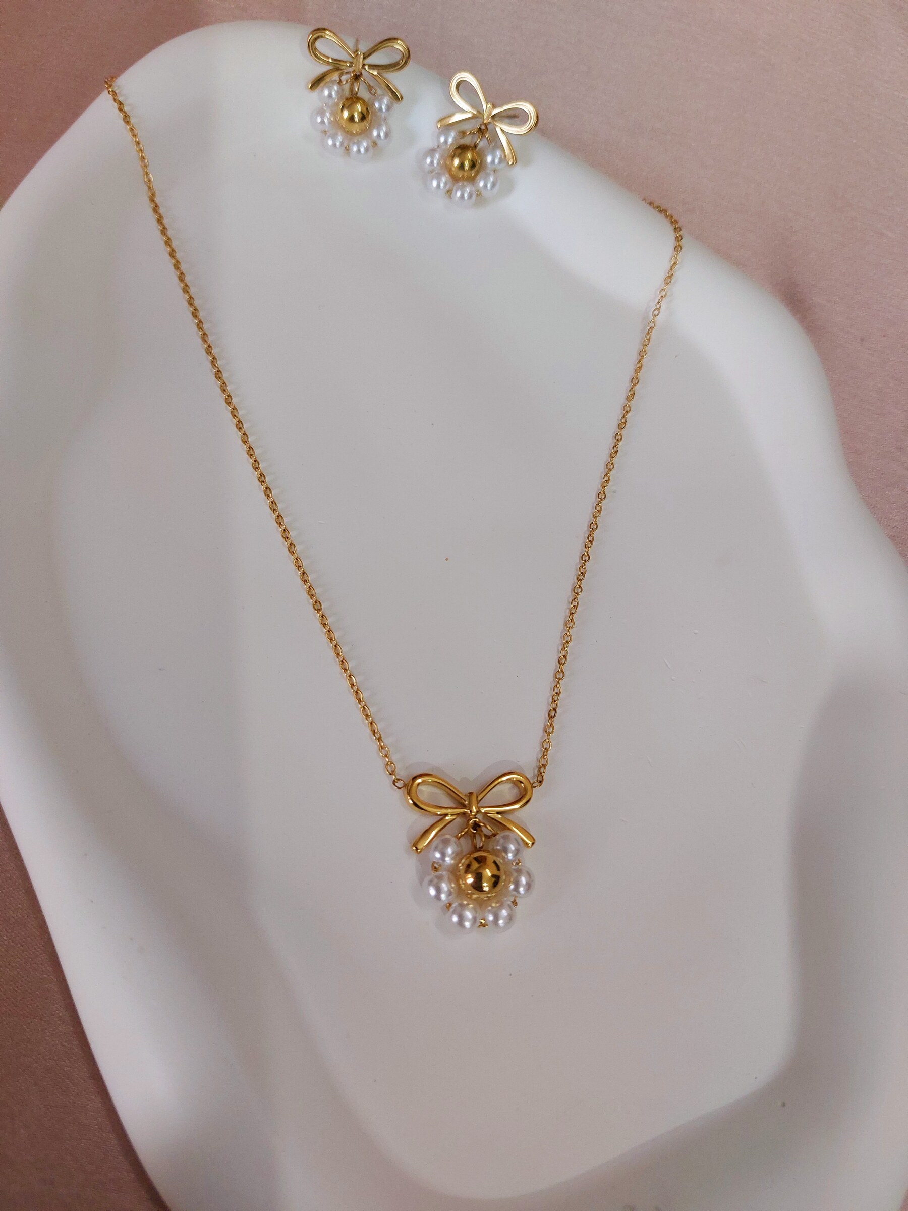 Alina Flower Pearl Bow Shaped Korean Anti Tarnish Gold Plated Daily Wear Waterproof Necklace Set