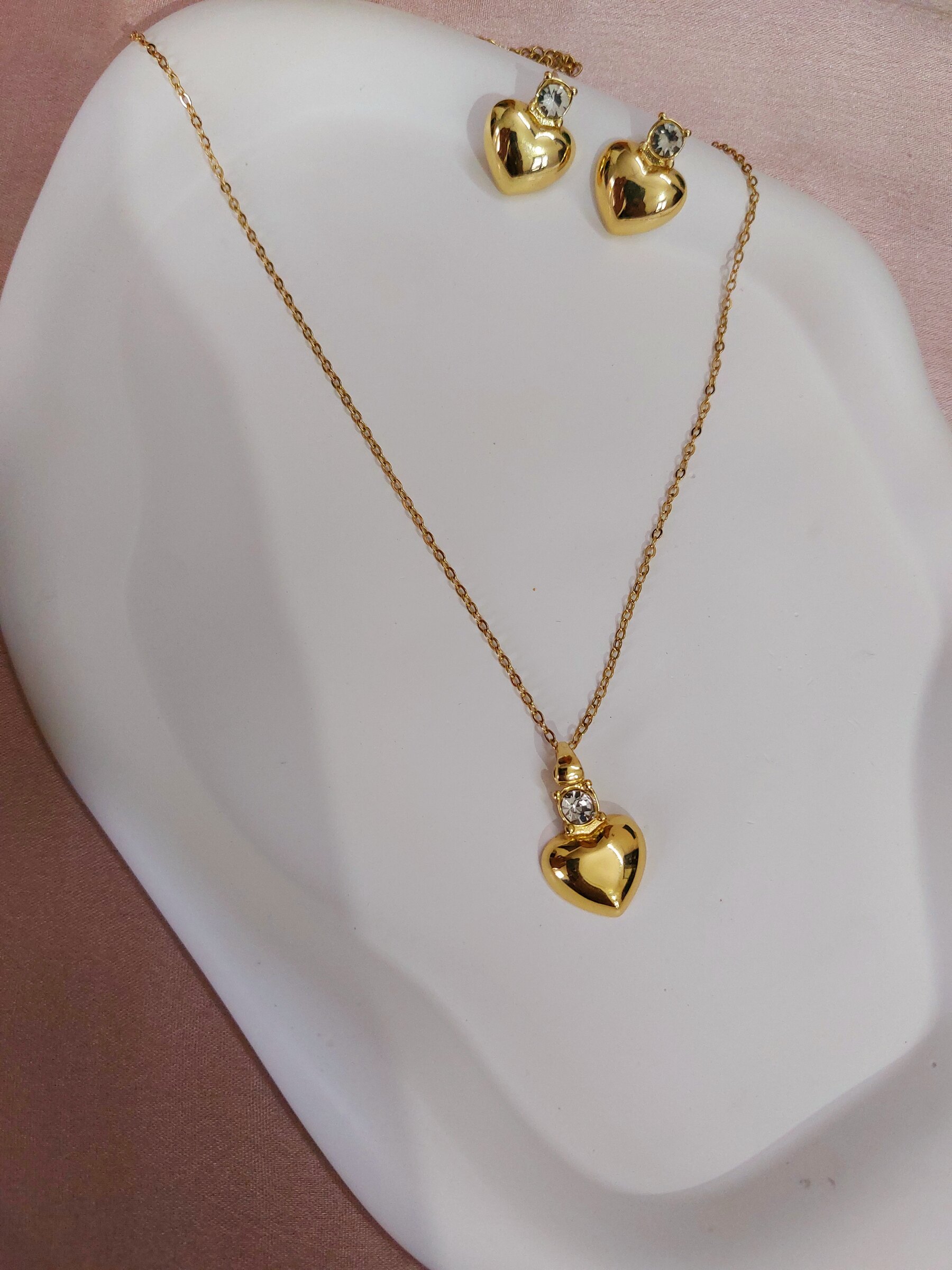 Amara Crystal Heart Shaped Korean Anti Tarnish Gold Plated Daily Wear Waterproof Necklace Set
