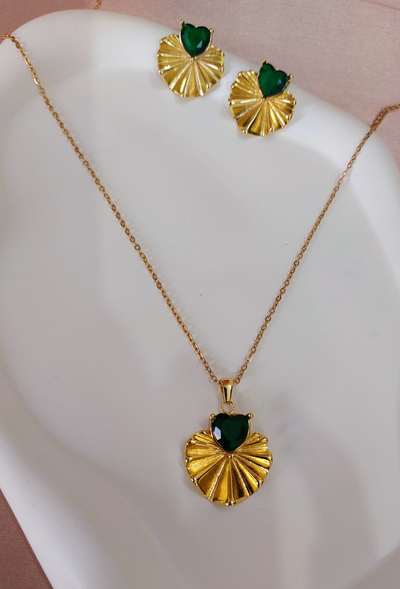 Anvi Korean Anti Tarnish Gold Plated Daily Wear Waterproof Necklace Set