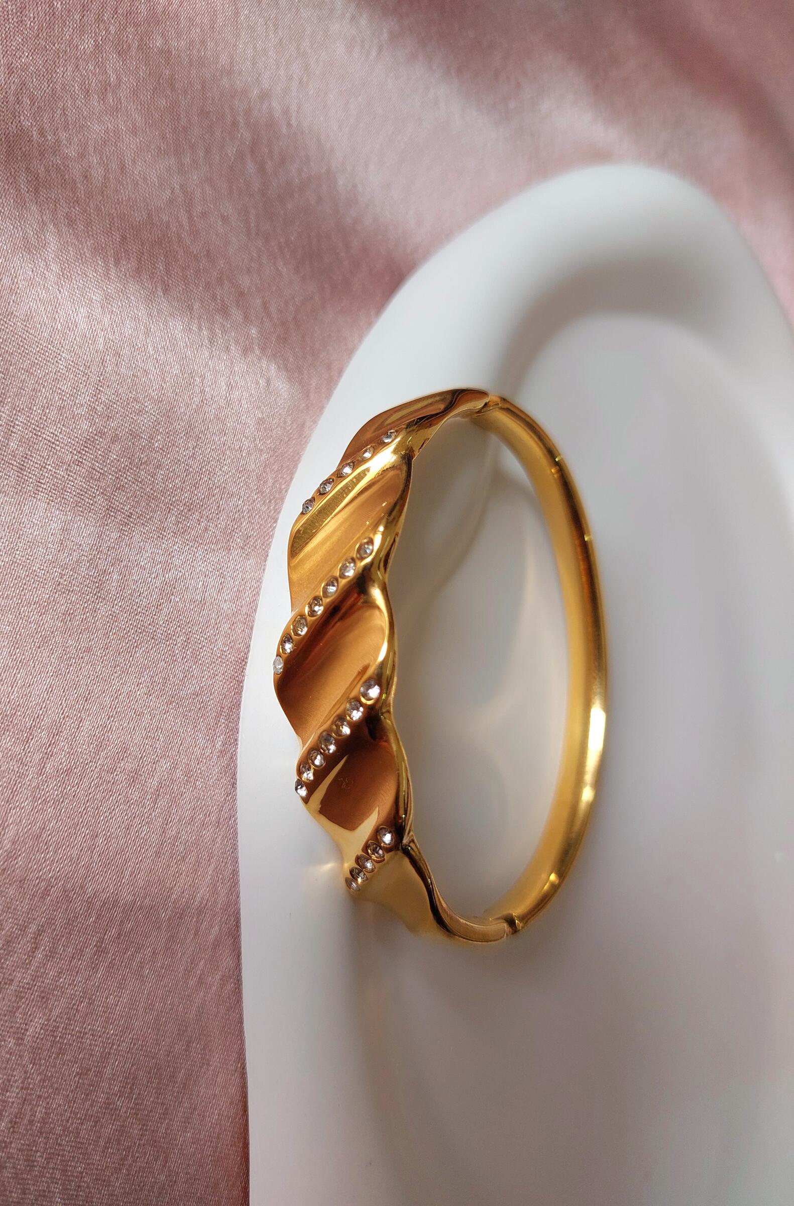 Hemi Gold Plated Anti Tarnish Korean Style Western Bracelet