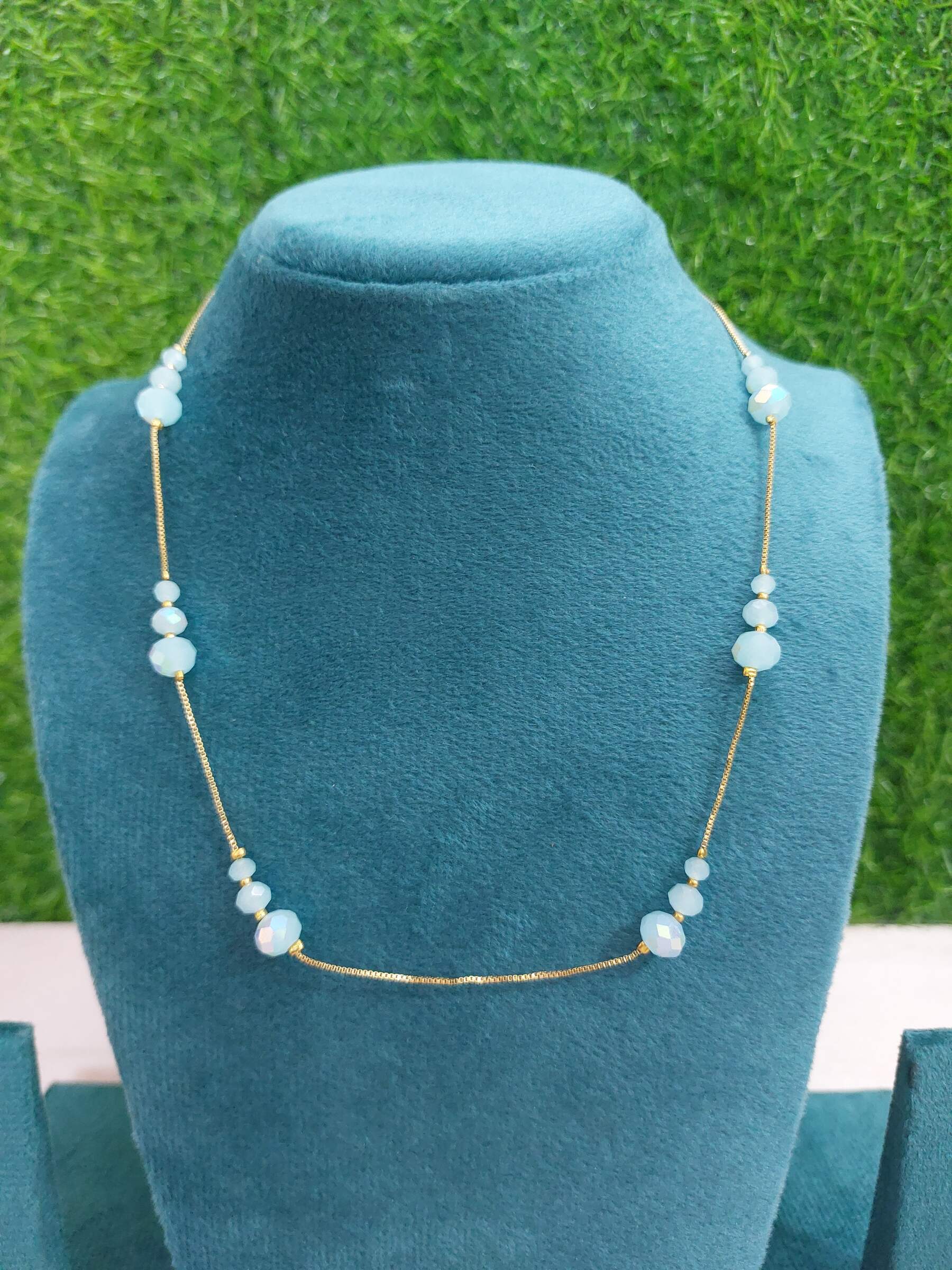 Kuval Single Layered Multi Coloured Mala Necklace