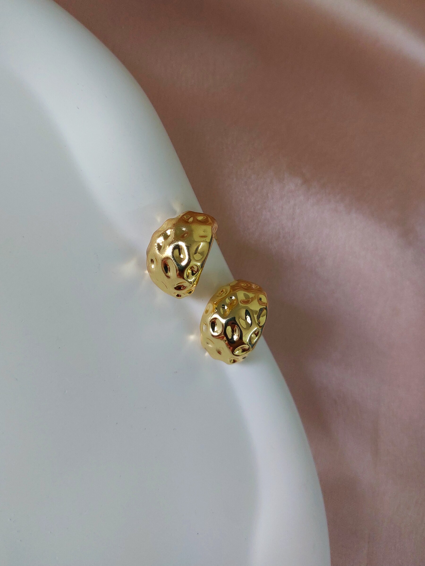 Mahira Small Hoops Gold Plated Anti Tarnish Korean Style Western Earrings