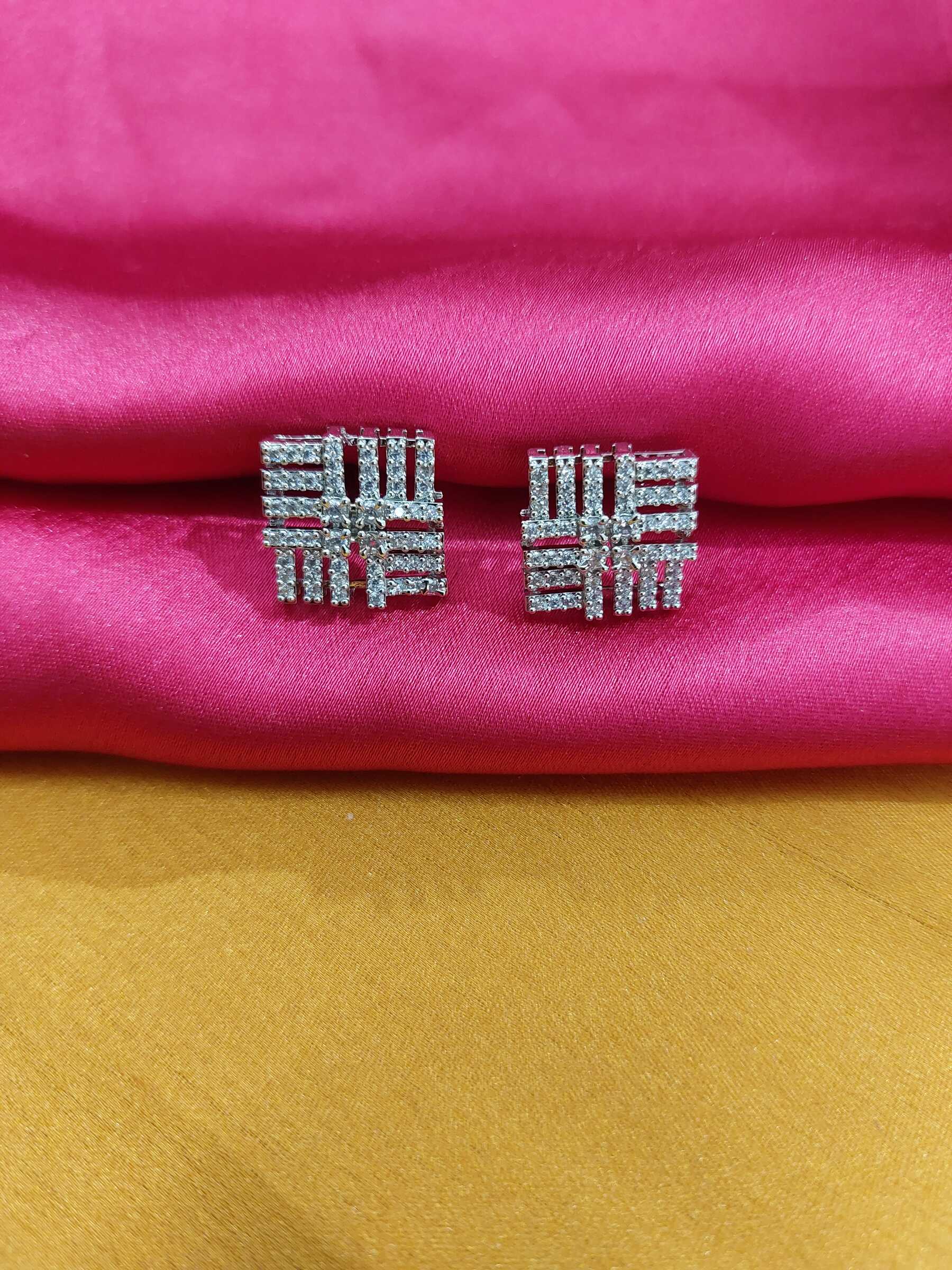 Phoebe Square Routine Wear AD Studs