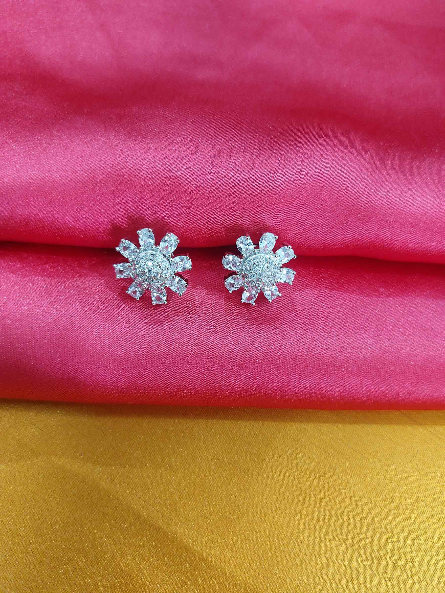 Sarah Routine Wear Everyday AD Studs