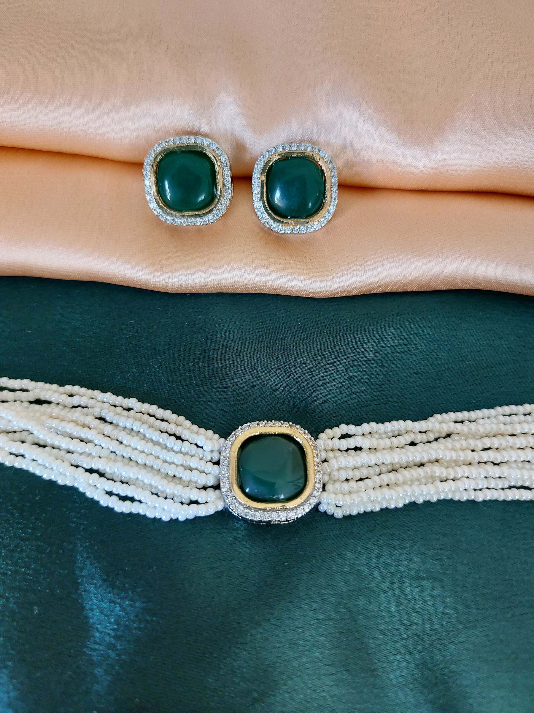 Sakshi Emerald Green Minimalistic Choker Set